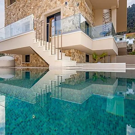 Quintessina Luxury 4* لايميناس