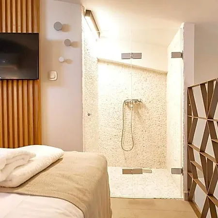 Quintessina Luxury فندق لايميناس