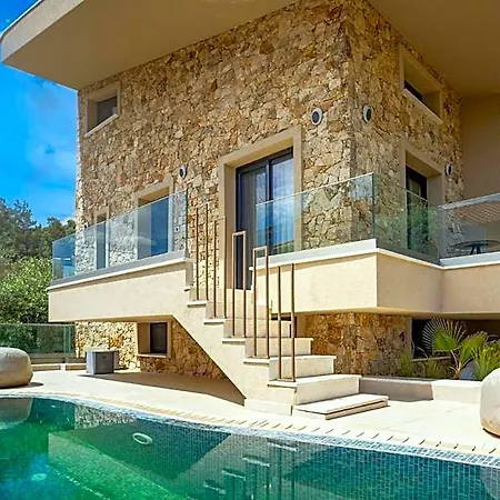 Quintessina Luxury 4* لايميناس